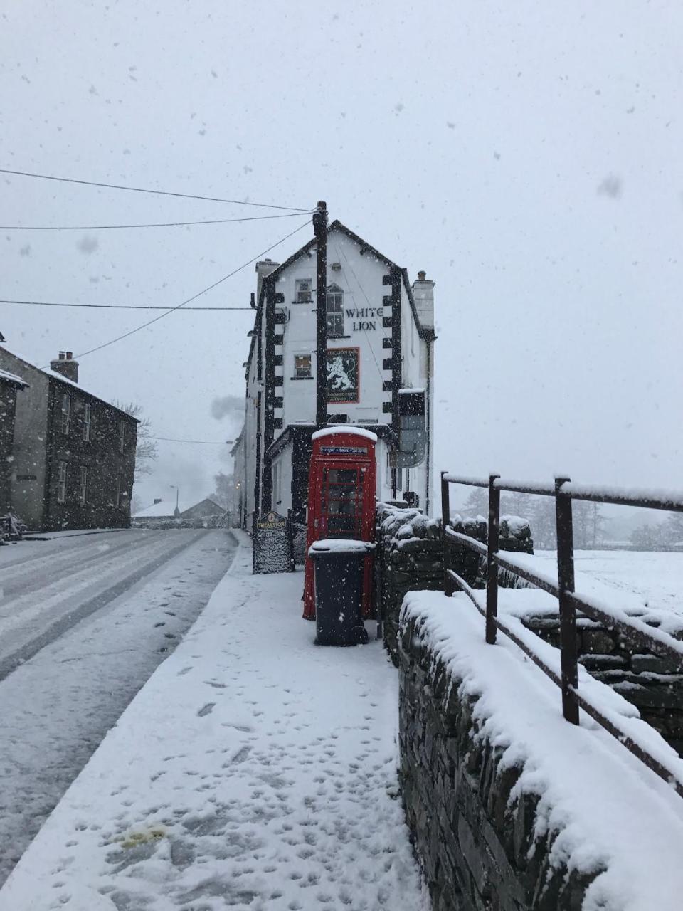 بنريث The White Lion Inn المظهر الخارجي الصورة